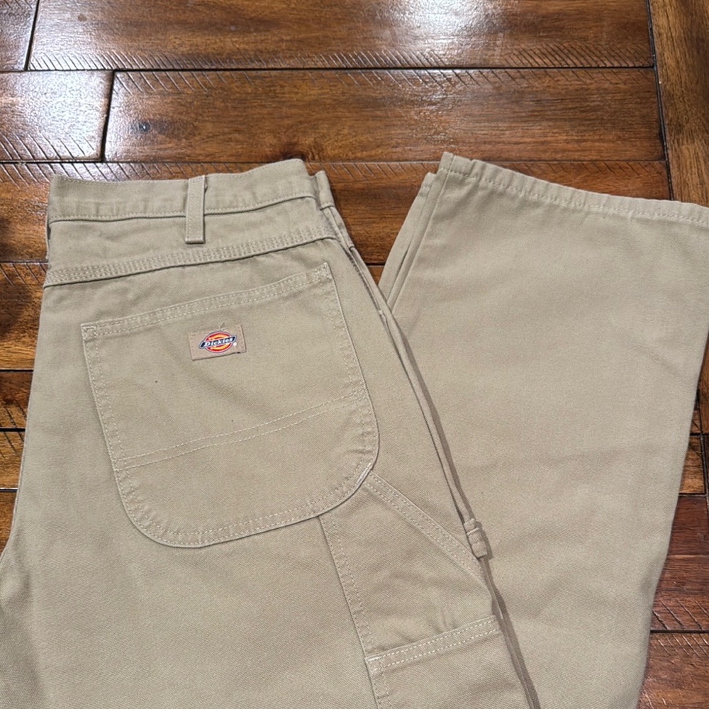 Like new Dickies Work pants. Size 32x30. Khaki.